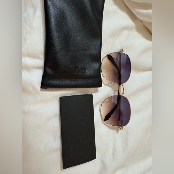 Quay jezabell Black Sunglasses with Case main image 10